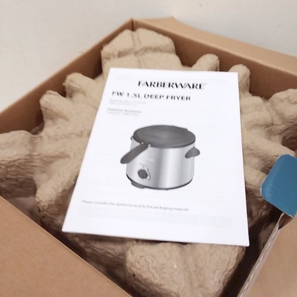 Farberware 1.5 Liter Deep Fryer. Condition is "New - Picture 4 of 4